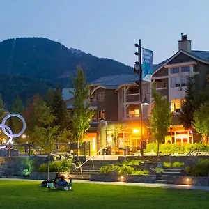 https://tyndall-stone-lodge-by-whiski-jack.hotels-of-whistler.com